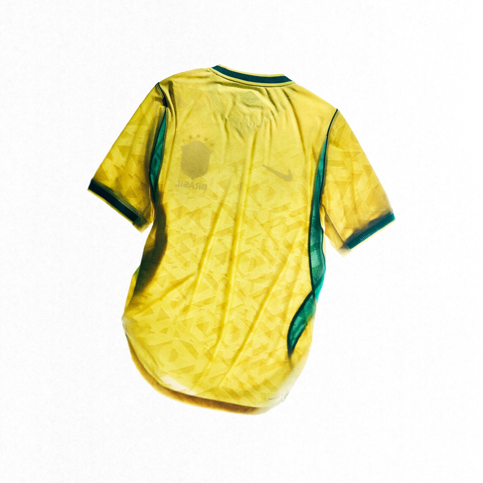 البرازيل الرسمي 2024 - back